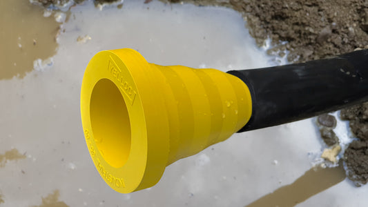 Snabb tätning av grov vattenslang med en konisk industriplugg (35–80 mm) helt utan verktyg.