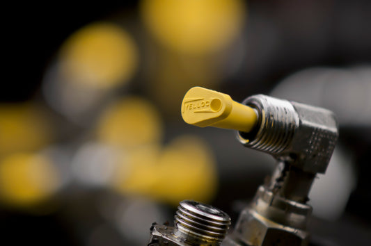 Precision sealing: Yelloc Micro plug used for small hydraulic hose maintenance.